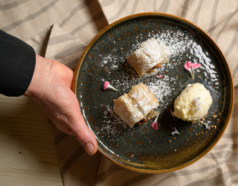 Strudel di mele - La Cucina Osteria cuore di mamma